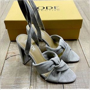 The Mode Collective Oyster Heels